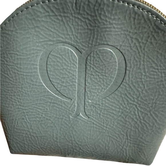 Cle De Peau Cosmetic Pouch with 5 samples 3x Lotions Serum & Concealer - Picture 2 of 8